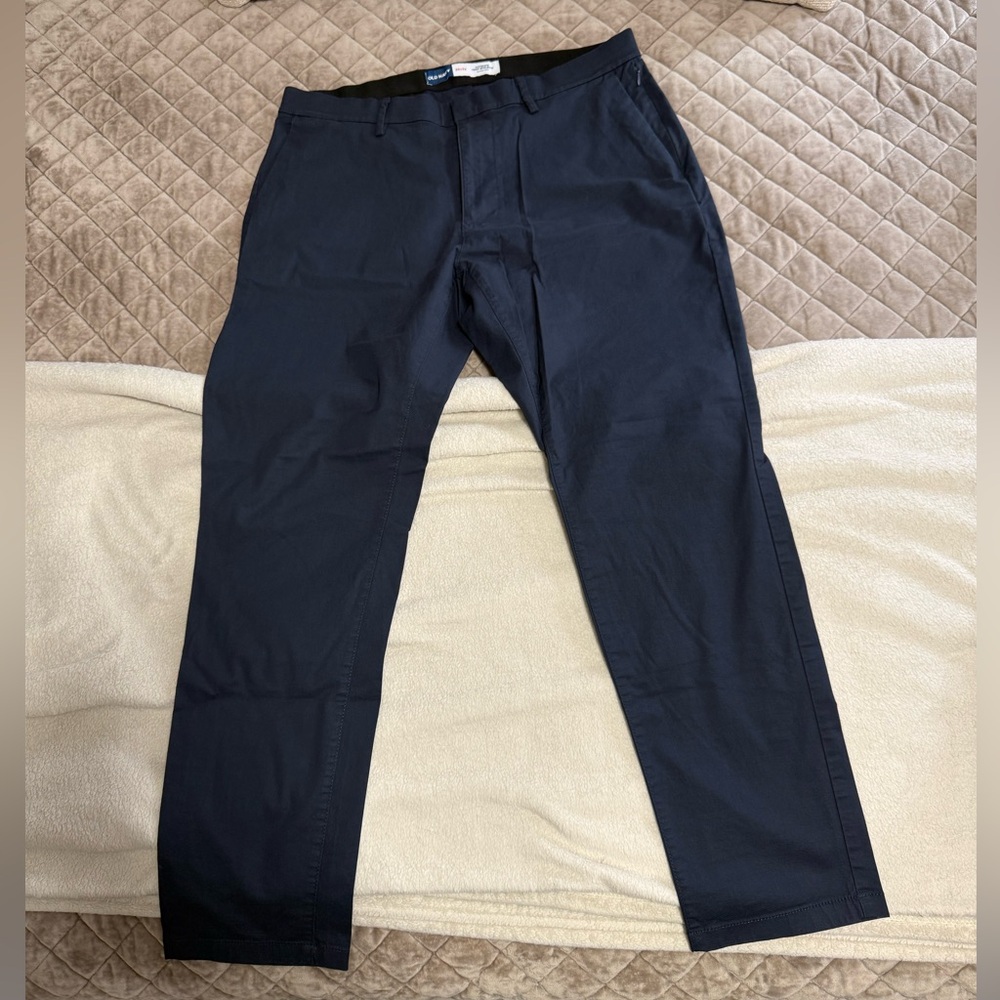 Old Navy Men’s Tech stretch chinos 36 x 32